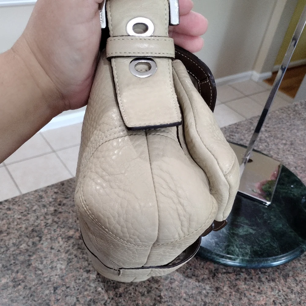COACH Soho Biege/Cream Purse